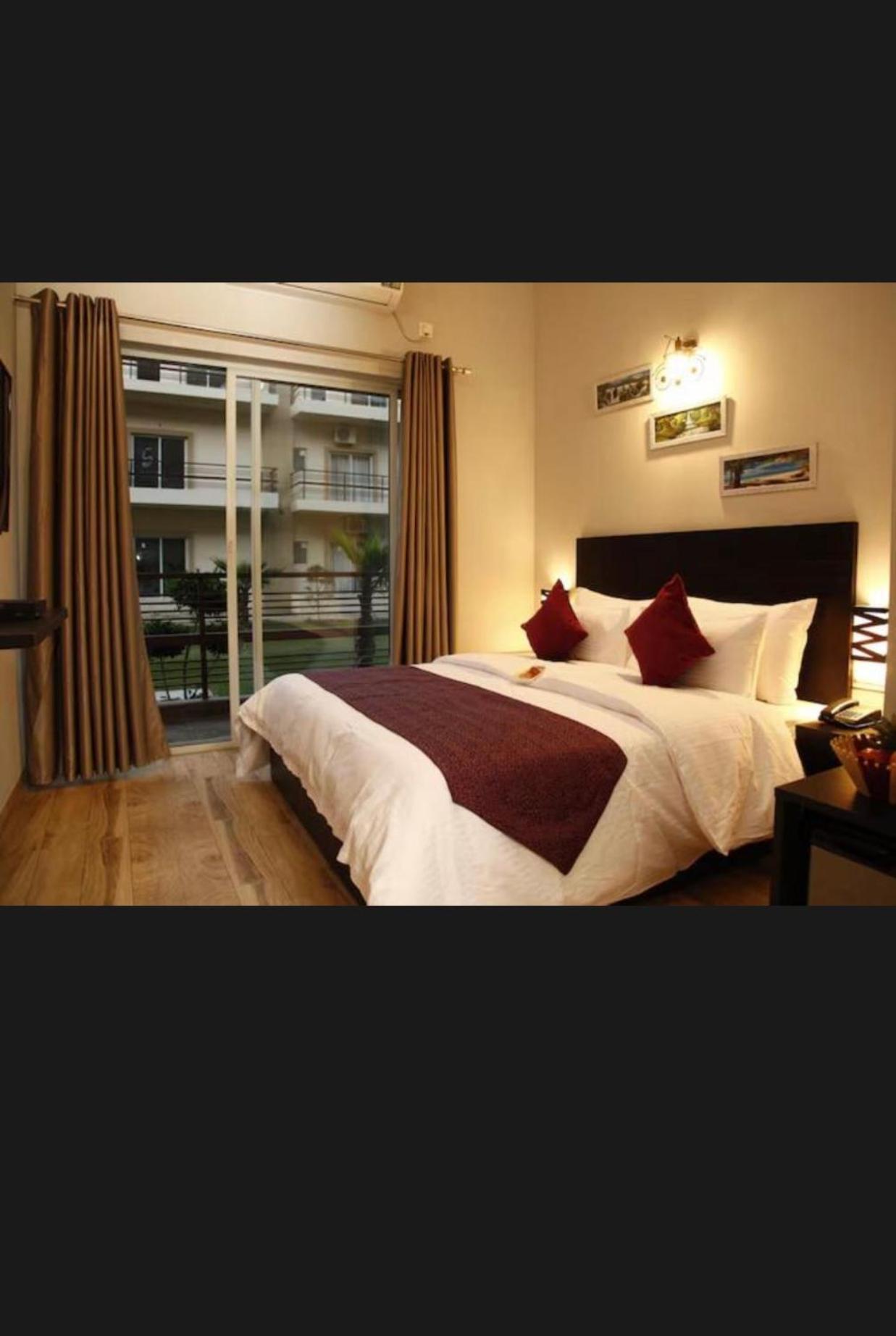 Pearl Suites At Omex Entrenity Vrindavan Exterior photo