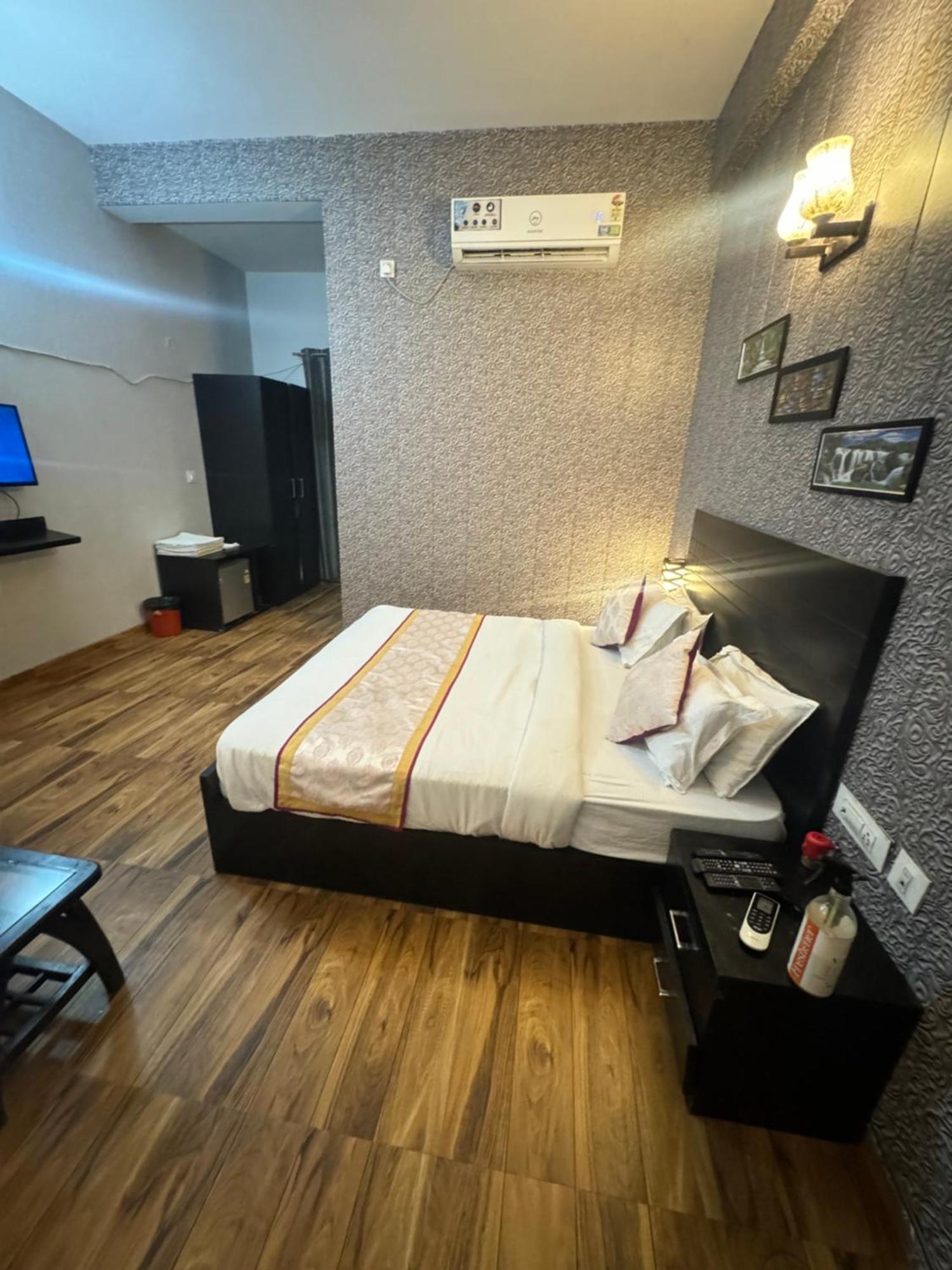 Pearl Suites At Omex Entrenity Vrindavan Exterior photo